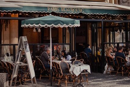cropped-restaurant-4011989_640.jpg